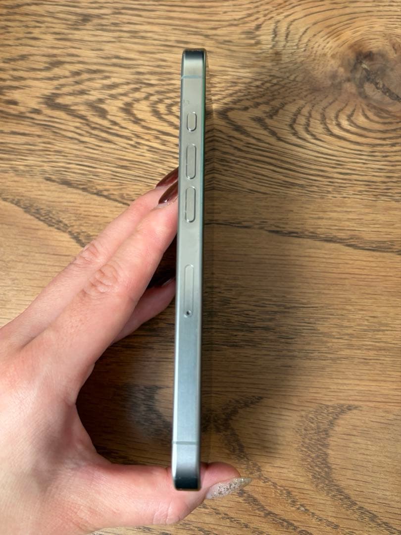 iPhone 15 Pro ナチュラルチタニウム128GB simフリー