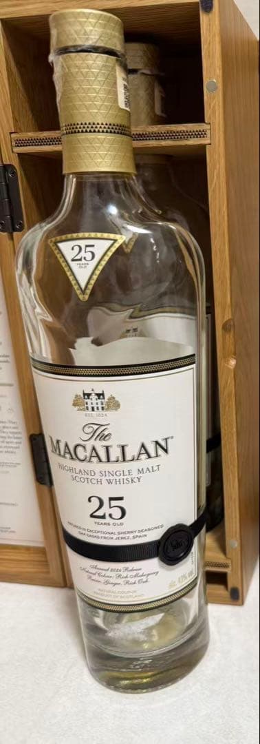 The Macallan25年マッカランシングルモルトウイスキー空き瓶空き箱２つ