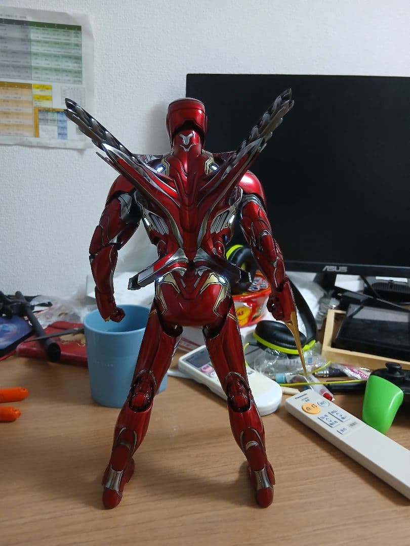 ホットトイズアイアンマン マーク50LEDライト付き