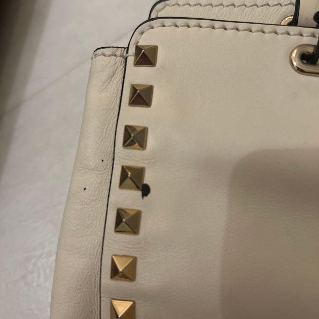 Valentino Garavaniロックスタッズ・オフホワイトバッグ