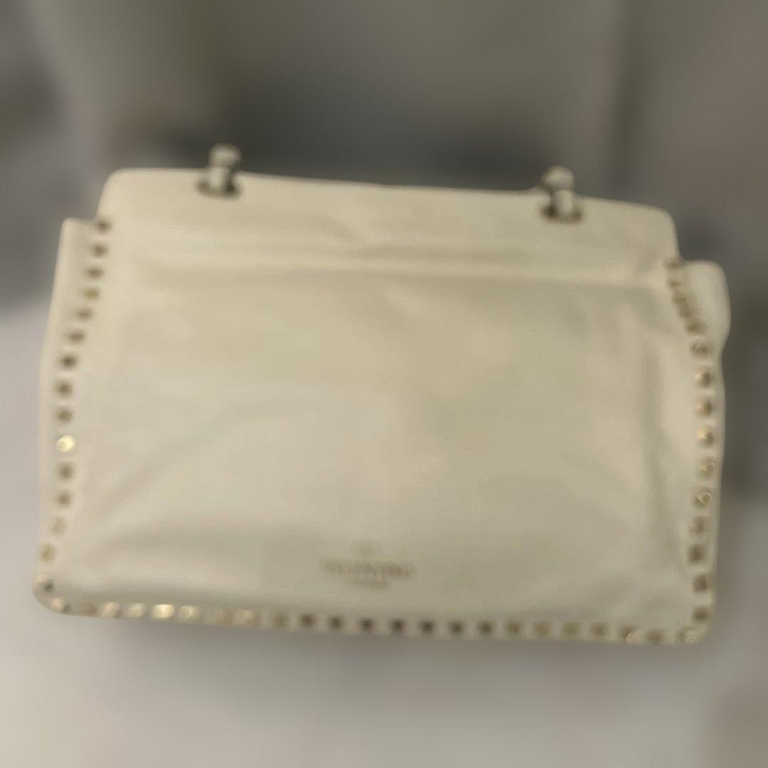 Valentino Garavaniロックスタッズ・オフホワイトバッグ