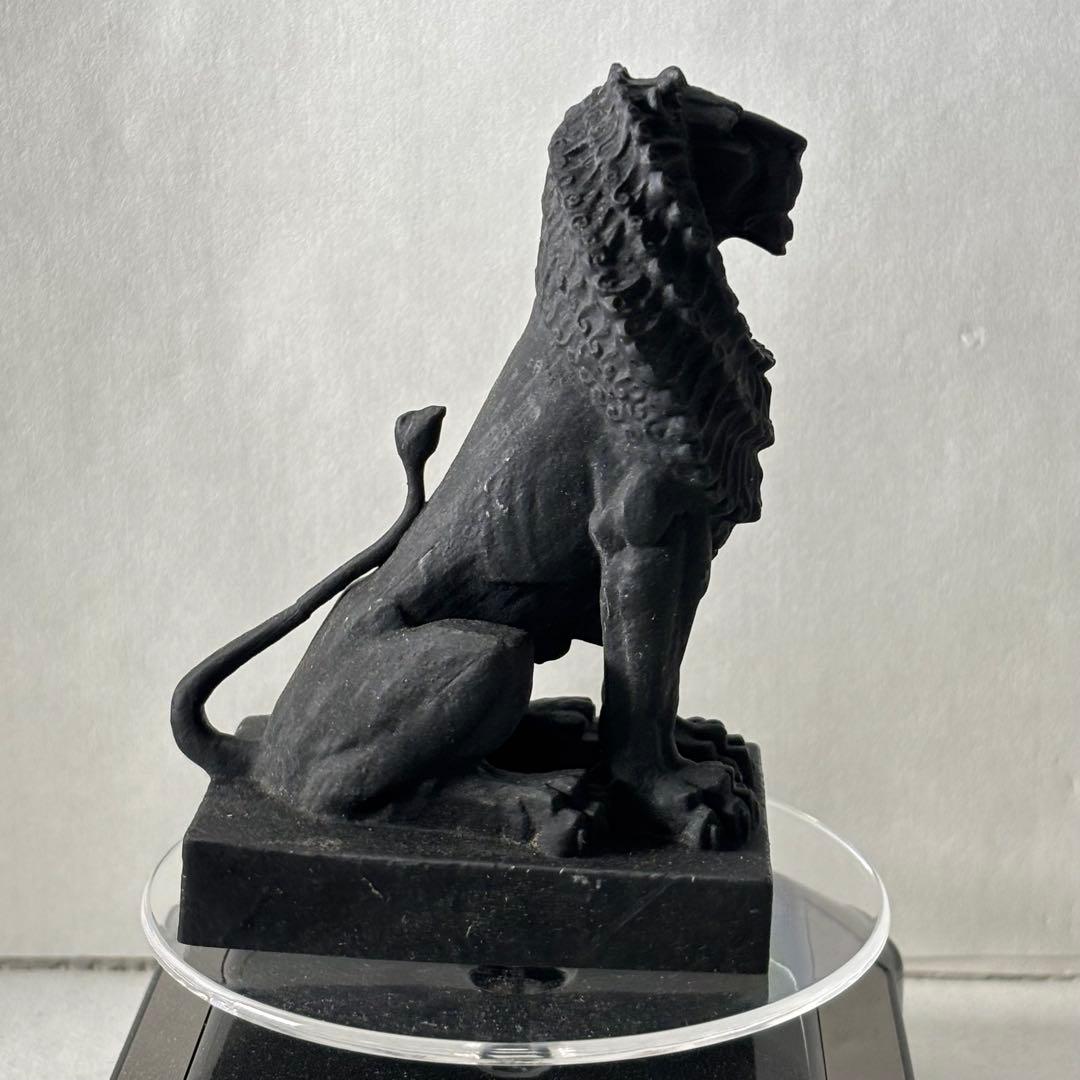 Usagi♡　レーヴェ/ライオンの像