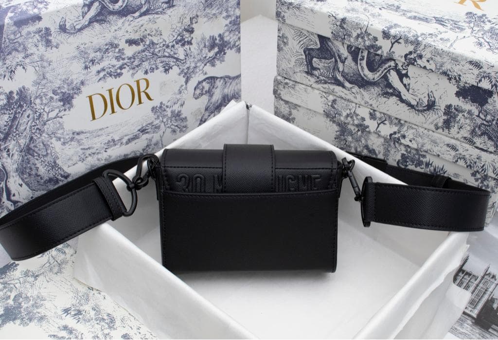 大人気！ブラック メッセンジャーバッグ