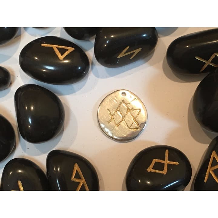 オニキスルーンストーン+オリジナルシルバールーンタリスマンセット