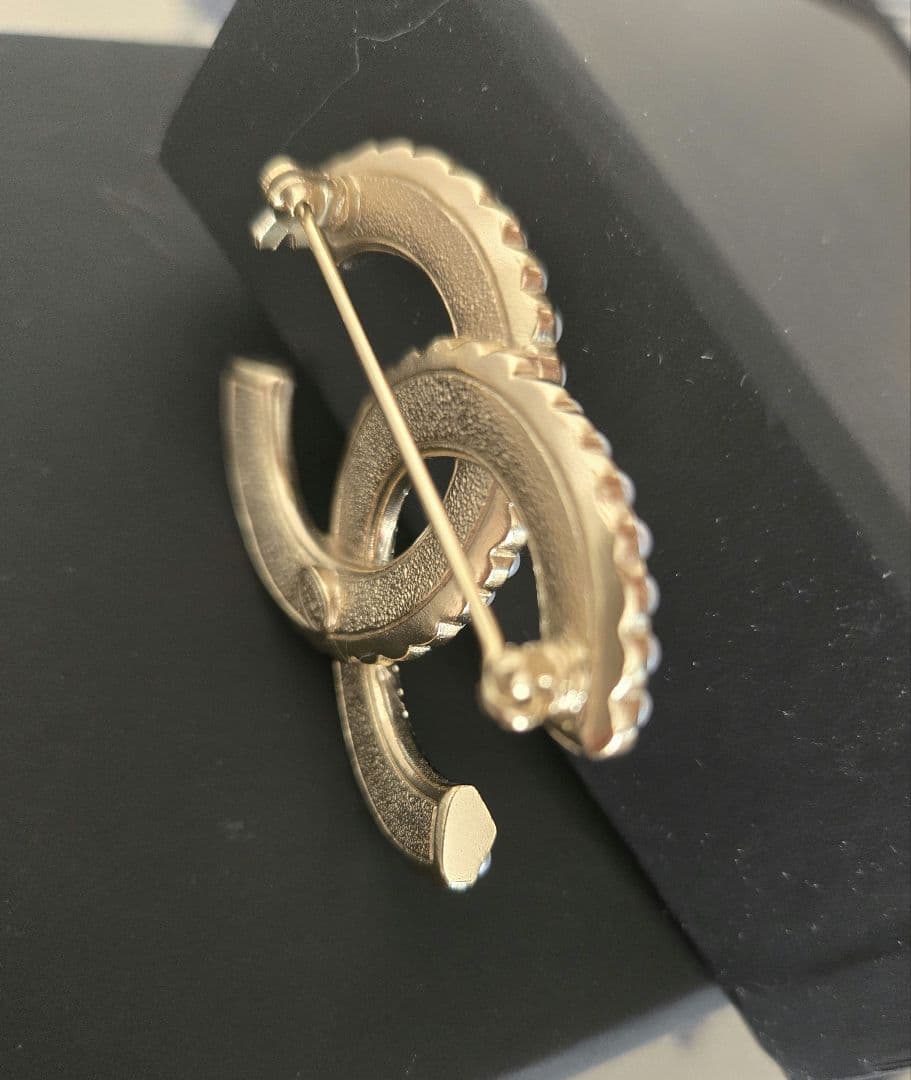 極美品❤CHANELブローチ◾CCロゴ◾ゴールドベース◾ラインストーン　パール
