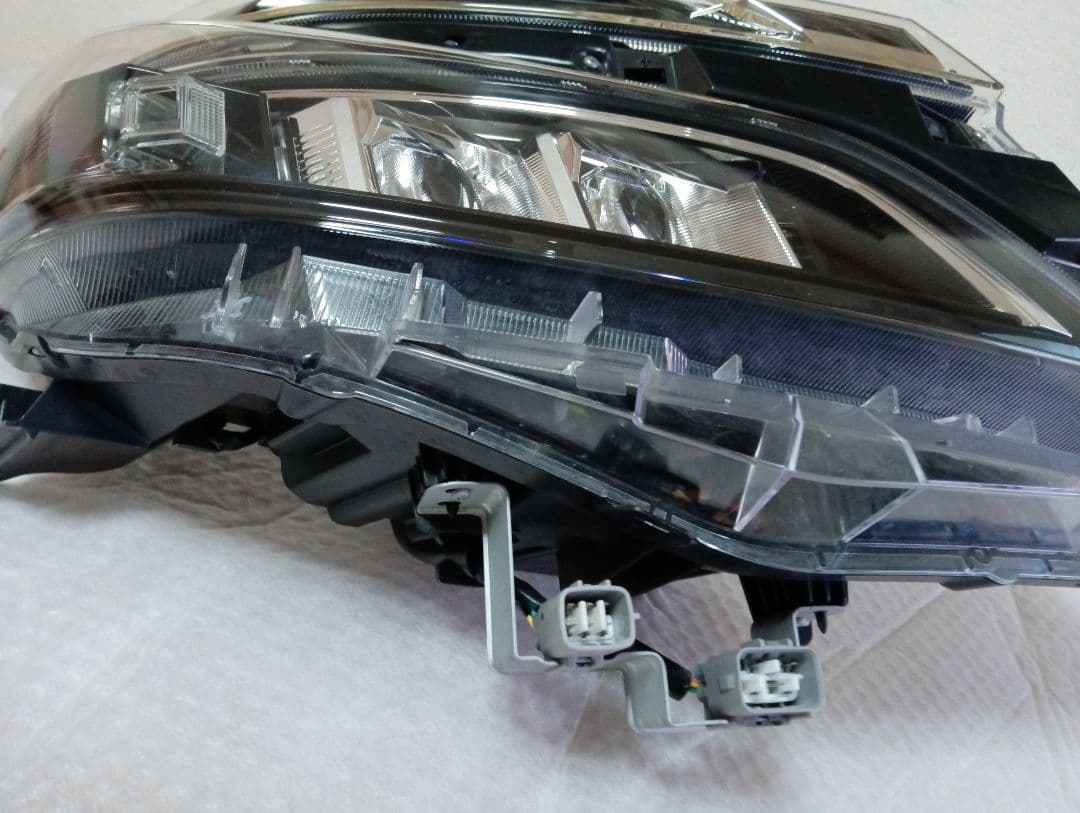 ヴォクシー80系後期ヘッドライトZRR80W/ZRR80/