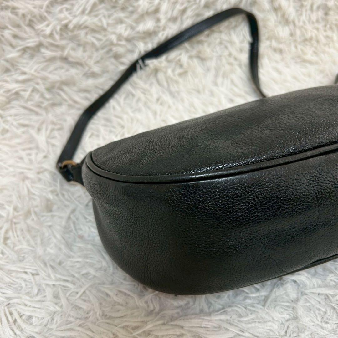 イルビゾンテ ショルダーバッグ ハーフムーン 三日月 レザー ブラック