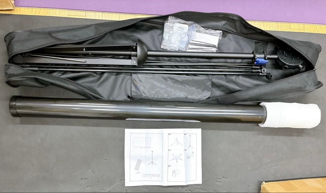 4K対応 プロジェクタースクリーン 自立式 携帯型 三脚式 70インチ