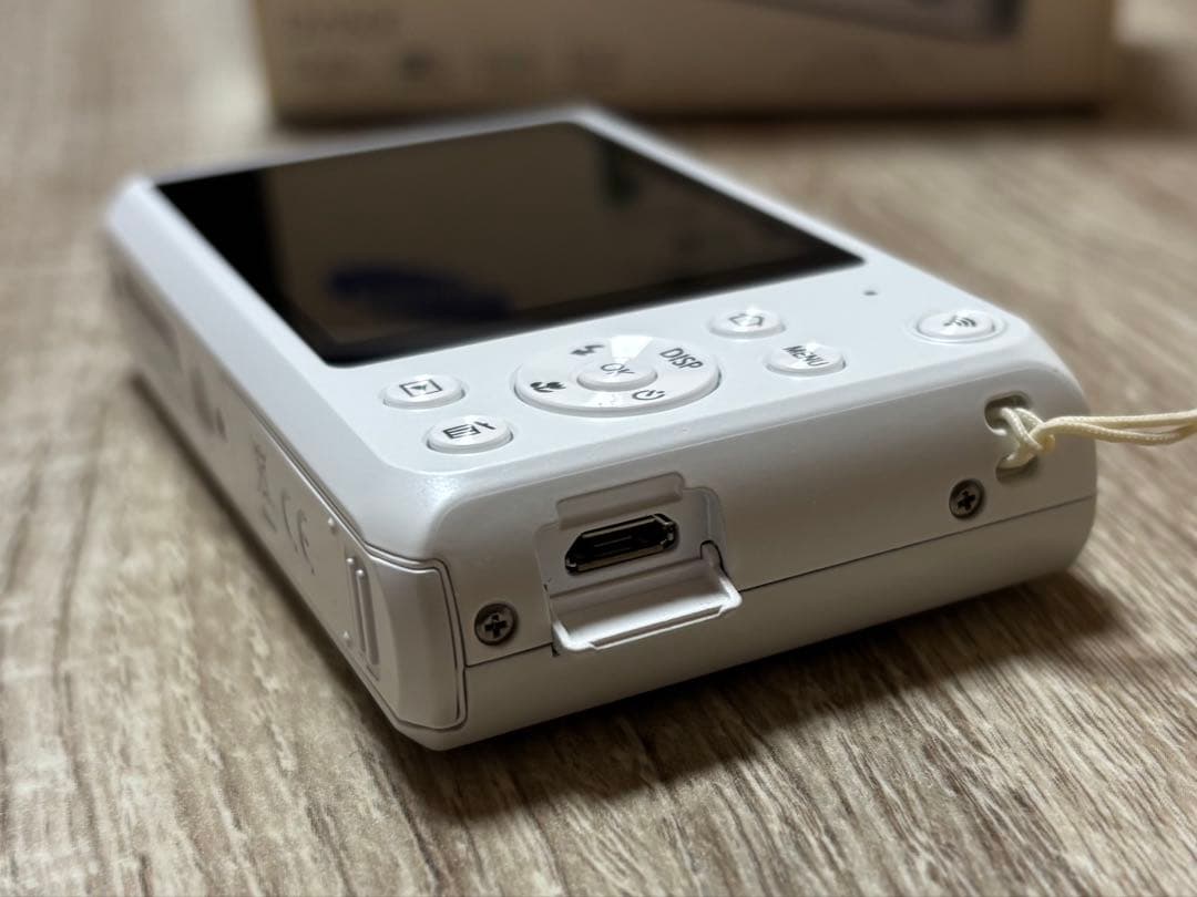 サムスン　デジカメ　DV150F ホワイト