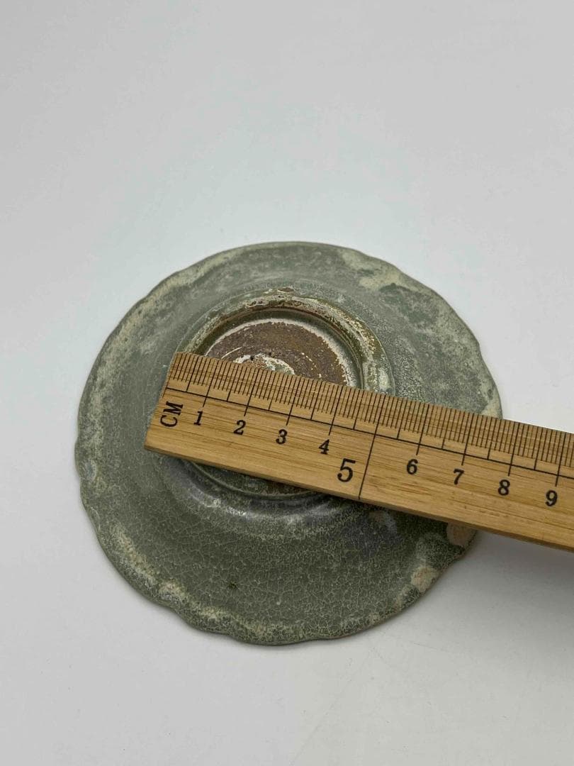 宋時代～元時代　青磁　龍泉窯刻花唐草文輪花盤　青磁皿　唐物(F-109)