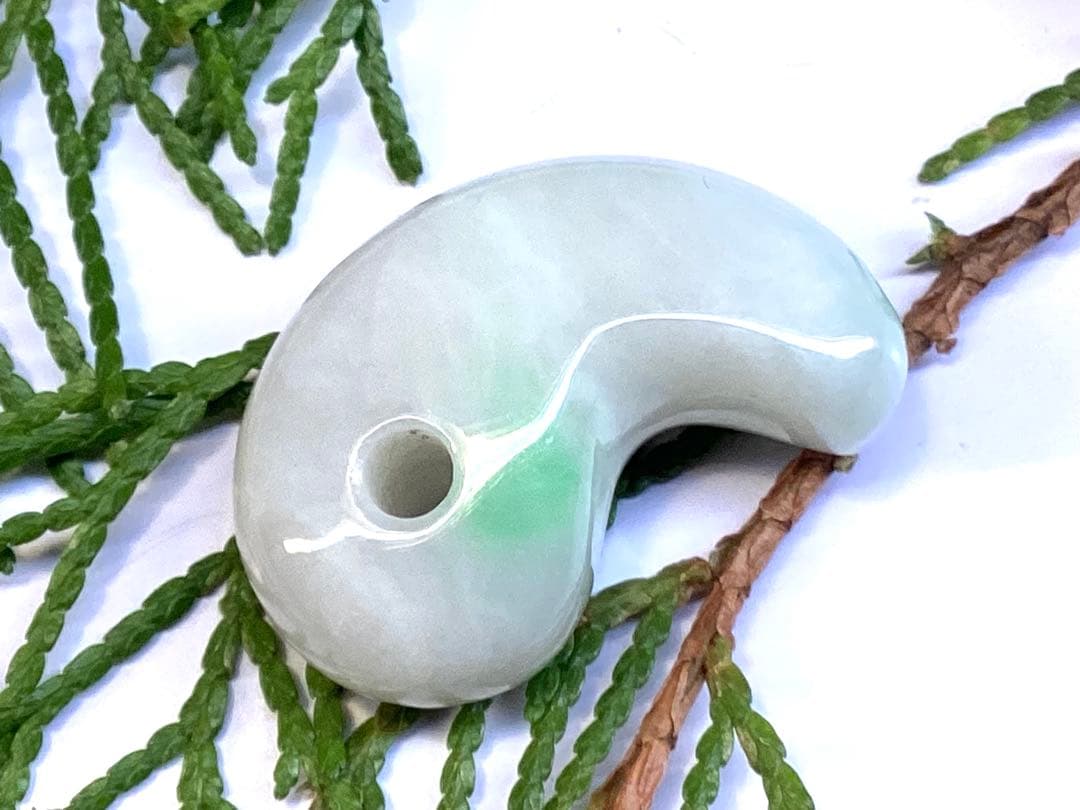 ✳premiumシリーズ幸運導く勾玉 高品質翡翠 再結晶線入り糸魚川翡翠　鑑別書