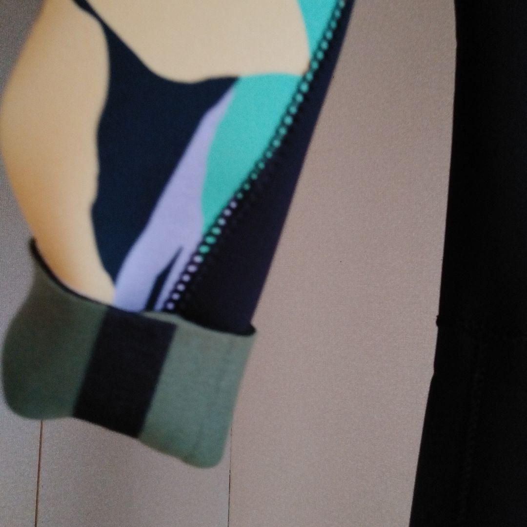 ROXY ロキシーフルスーツ ブラック/カラフルな花柄 M