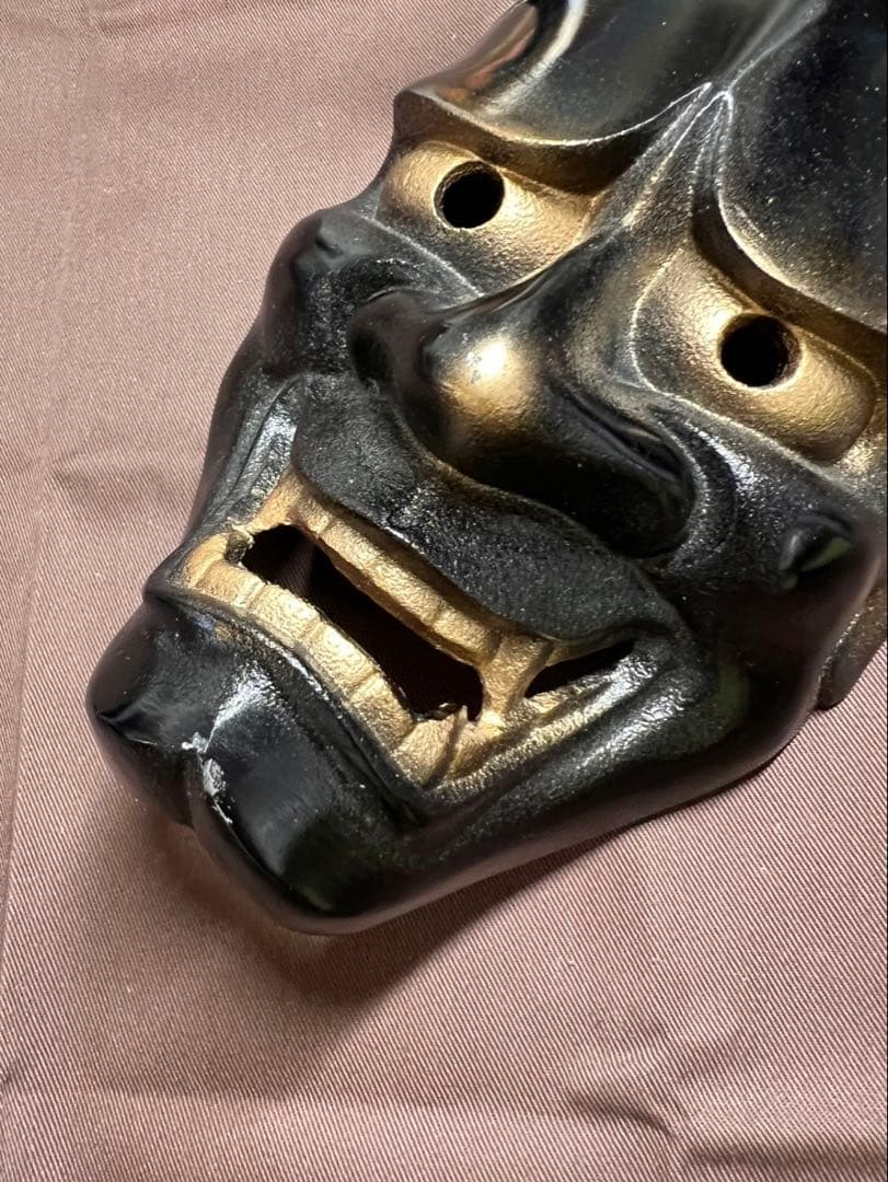 鬼の面 黒と金 角付き