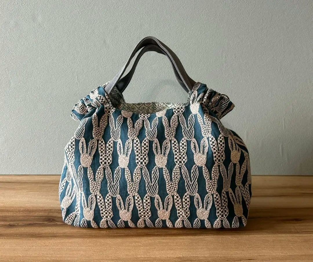 ミナペルホネンハンドメイドシャーリングバッグ（ポンピア、ブルー）