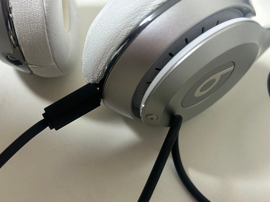 beats solo3 wireless サティンシルバー