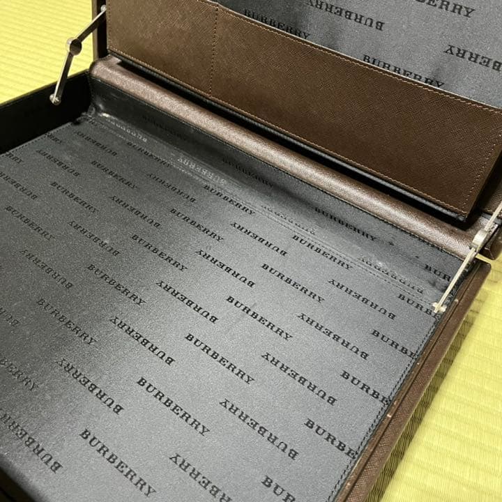 バーバリー　アタッシュケース　ブラウン