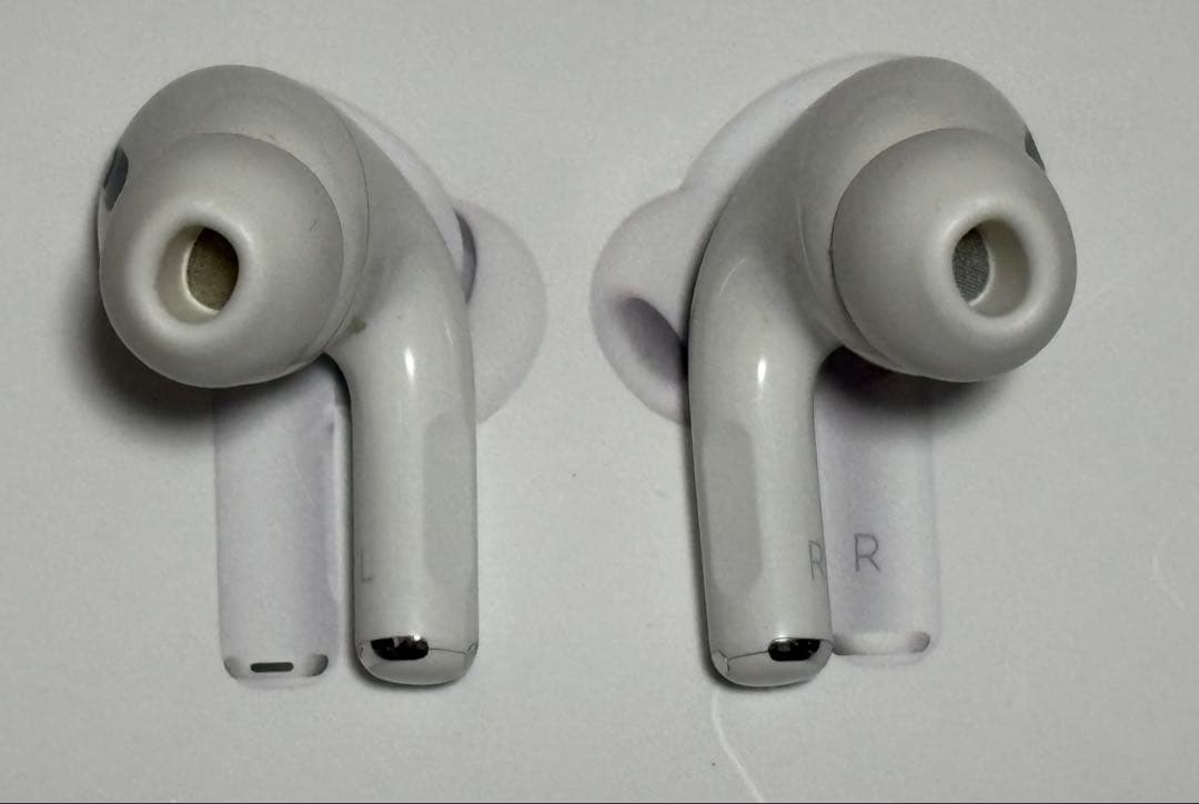 【最終値下げ】AirPods Pro 本体 充電ケーブル付　純正　第一世代