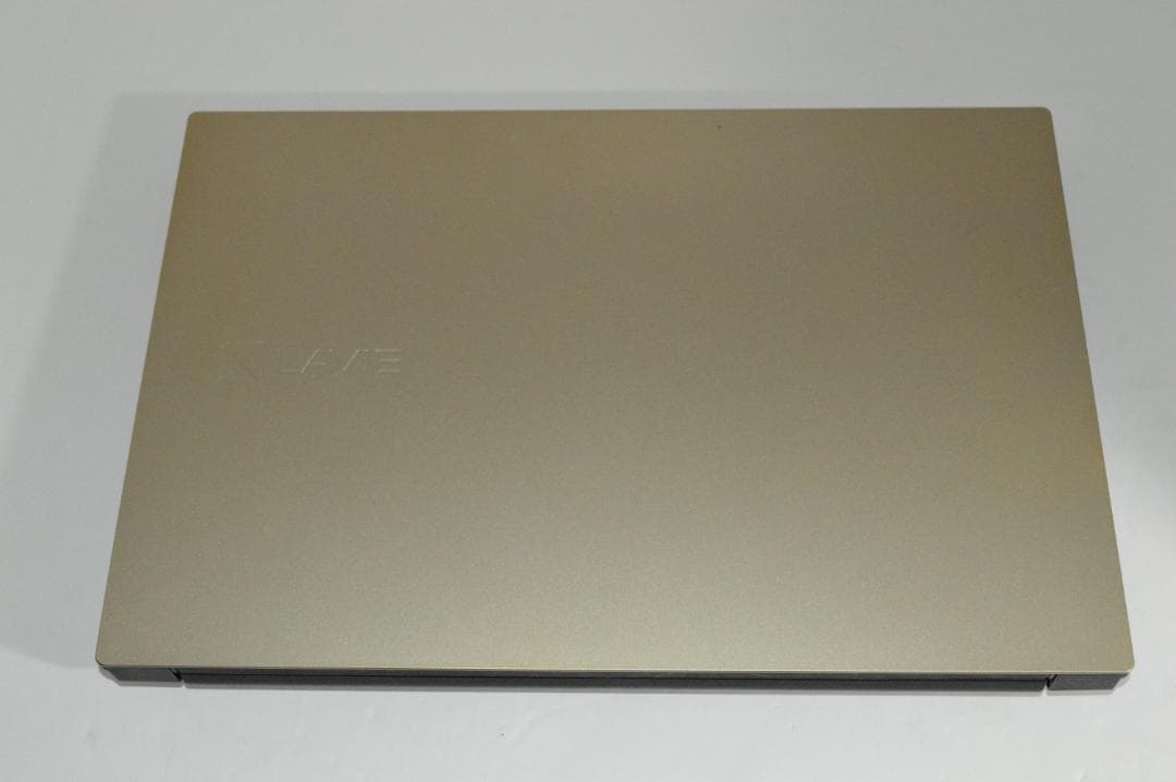 ゴールドLAVIE第8世代Corei7/32G/SSD1TBバッテリー良好
