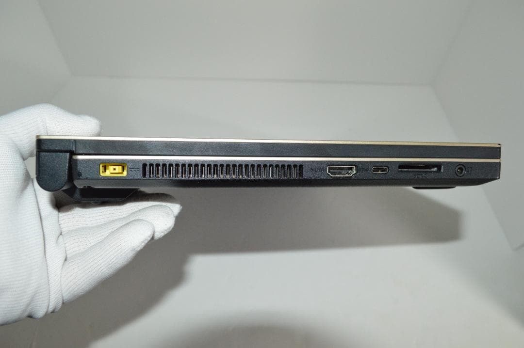 ゴールドLAVIE第8世代Corei7/32G/SSD1TBバッテリー良好