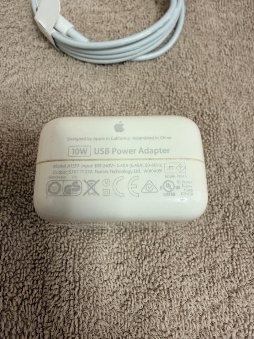 中古美品 iPad 第6世代 32GB Wi-Fi　MR7G2J/A　A1893