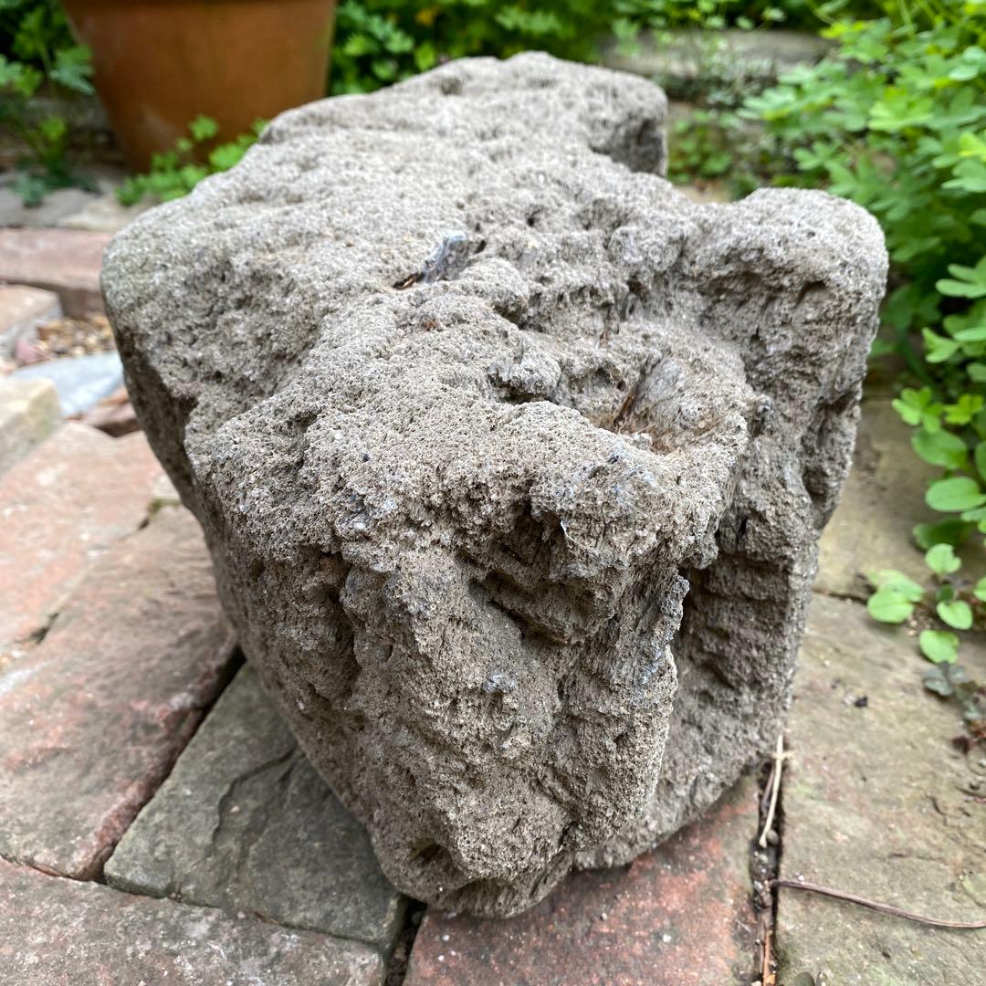 溶岩石　高15-17cm 庭石　鑑賞　アクアリウム　ガーデニング　置物　オブジェ