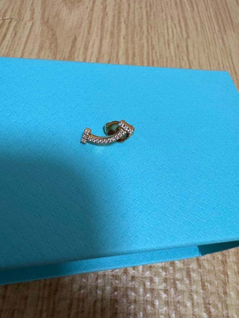 Tiffany Tスマイルピアス　片耳　ダイヤ　イエローゴールド