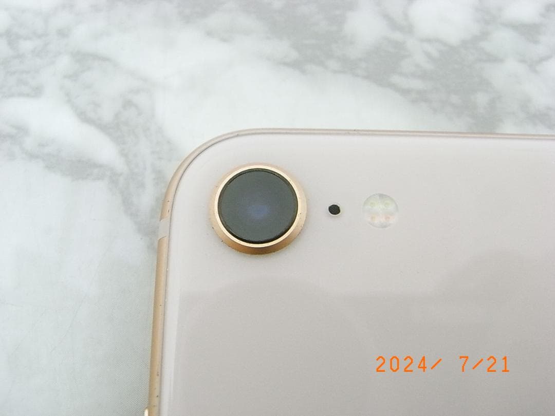 美品　iPhone 8 ゴールド 64GB 本体　バッテリー容量84％