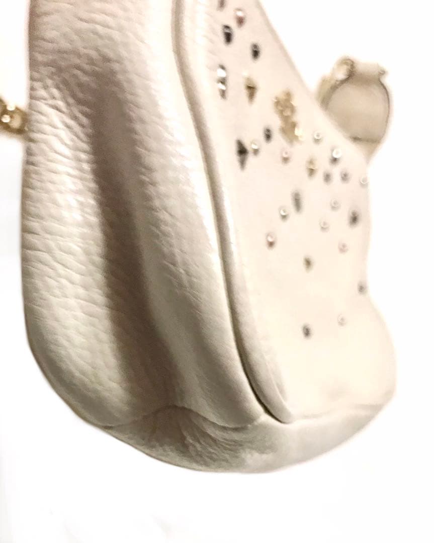 超美品コーチラージリストレットスターダストスタッズショルダーバッグオフホワイト白