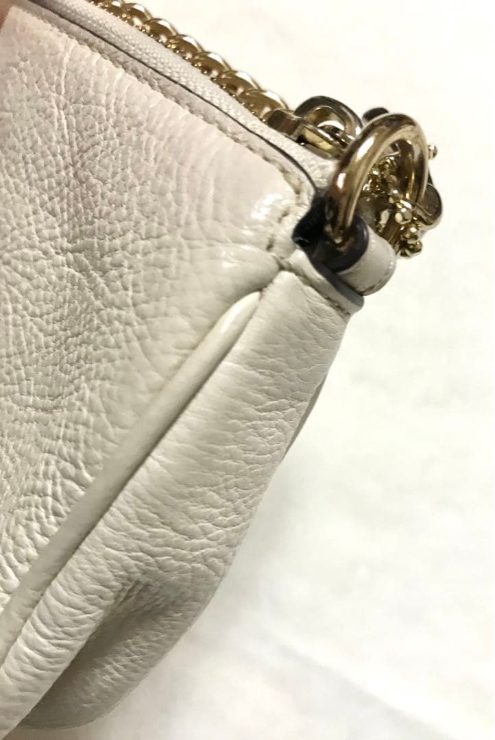 超美品コーチラージリストレットスターダストスタッズショルダーバッグオフホワイト白