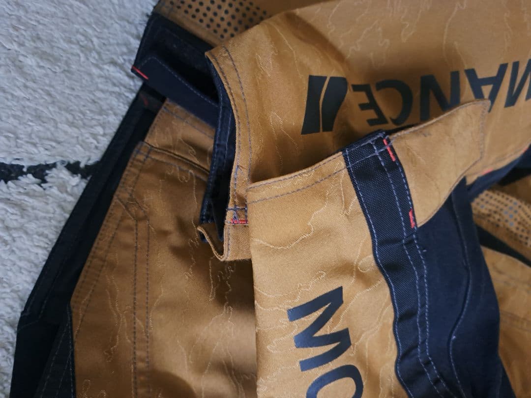 クシタニ　アキュートジャケット