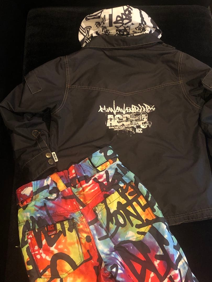 スキー　スノーボードウェア　140㎝ カッコ良すぎる！ ウェア上下 子供