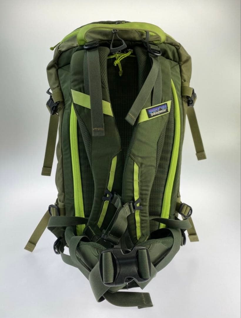 patagonia バックパック 30L ヘルメットホルダー付き（モンベル）