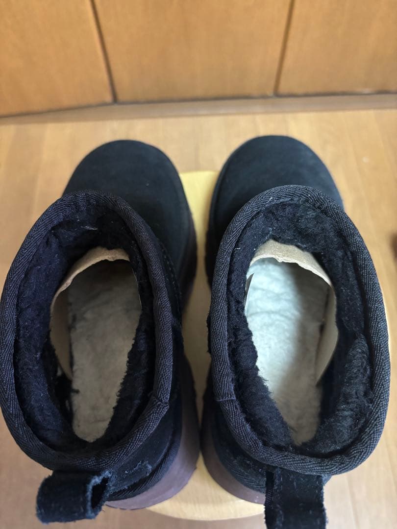 2月12日(木)まで　期間限定お値下げ　 UGG アグ　厚底ムートンブーツ　黒