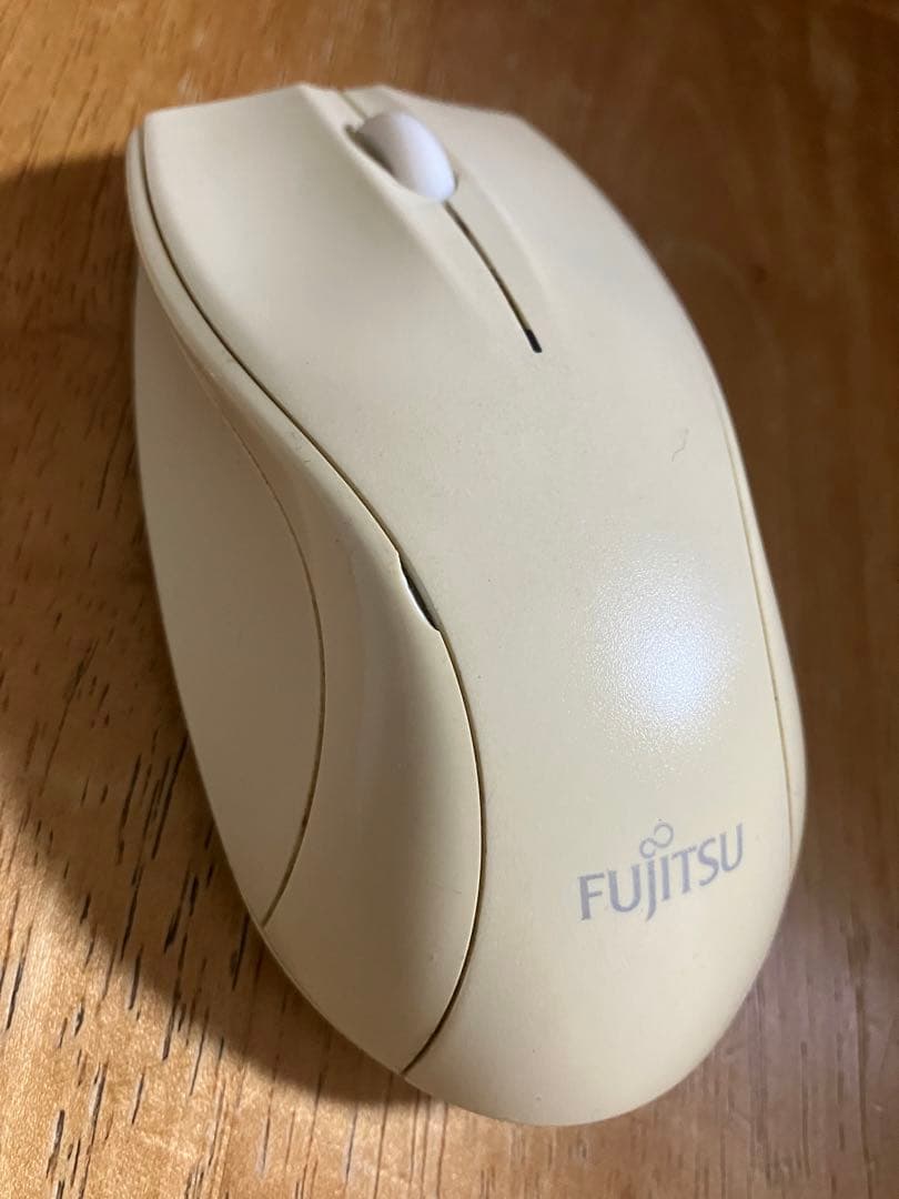 Fujitsu ESPRIMO ホワイト Windows 11
