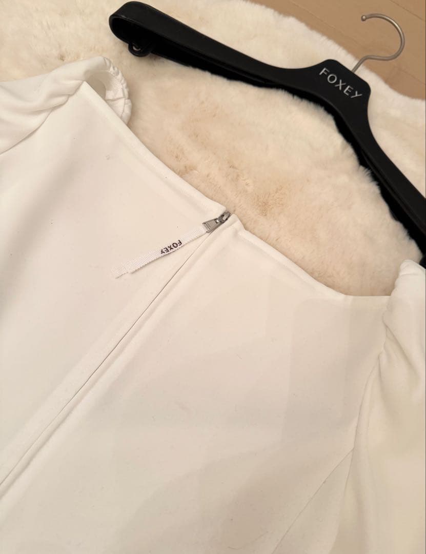 FOXEY 首元がエレガントなパフスリーブ ブラウス