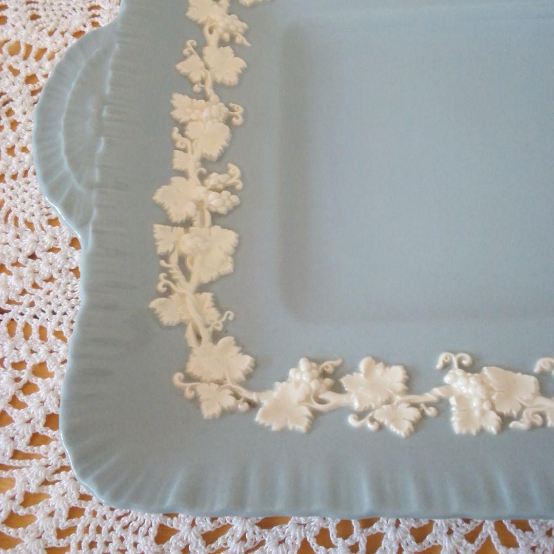 クイーンズウェアBBプレート　エンボス　ラベンダー　シェルエッジ　ウェッジウッド