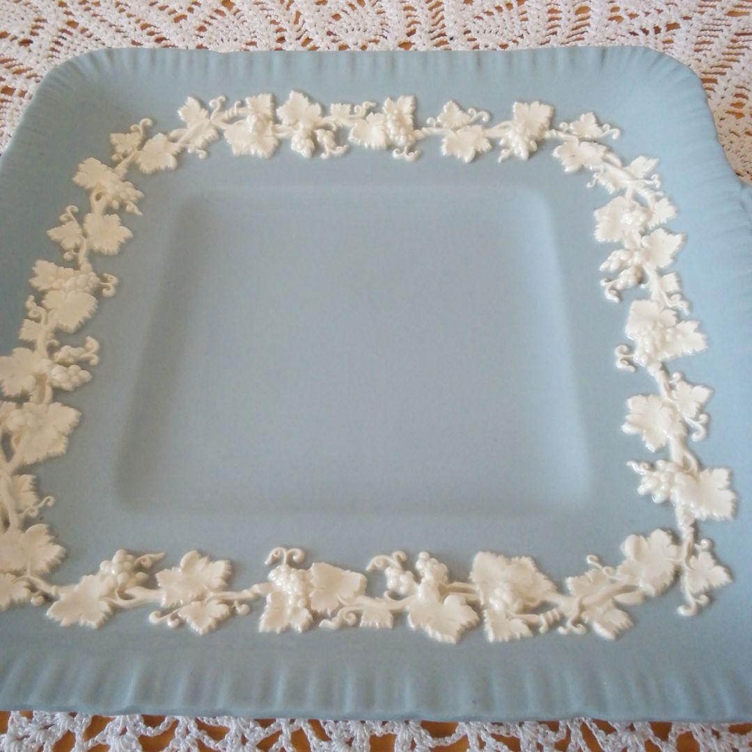 クイーンズウェアBBプレート　エンボス　ラベンダー　シェルエッジ　ウェッジウッド