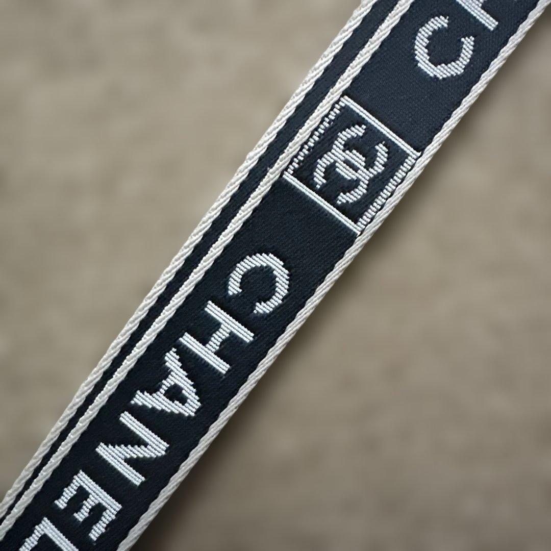 CHANEL ロゴ入りストラップ