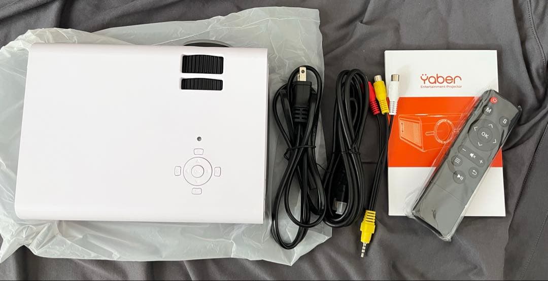 Yaber V5 プロジェクター 小型 フルHD対応 外箱・付属品完備