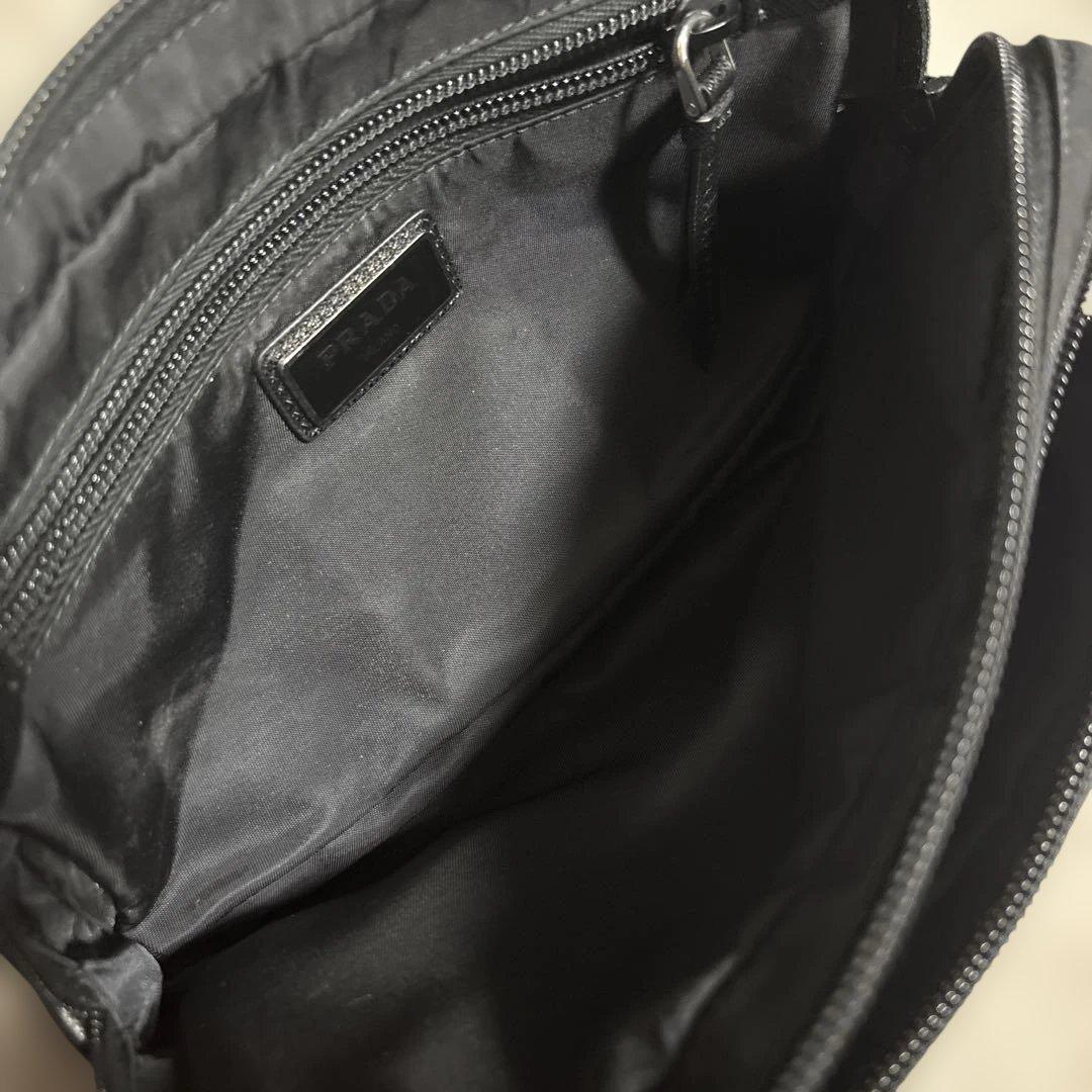PRADA ボディバッグ