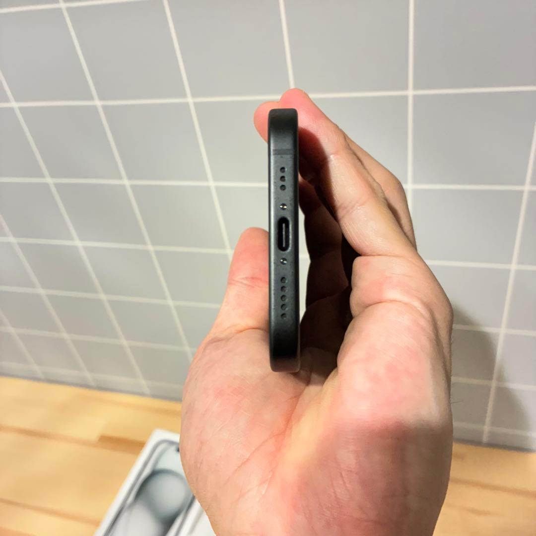 Apple iPhone 15 ブラック 128GB ディスプレイを公式にて交換