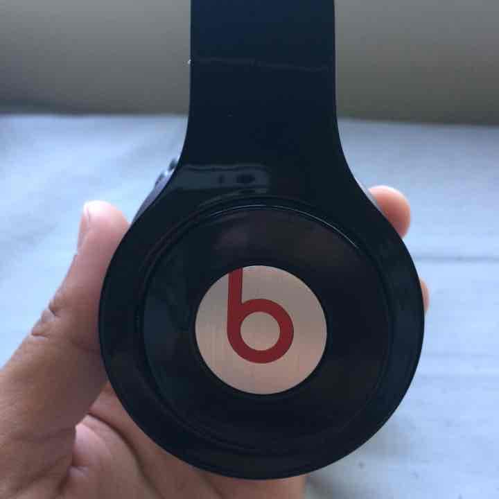 beats ヘッドホン solo HD 黒